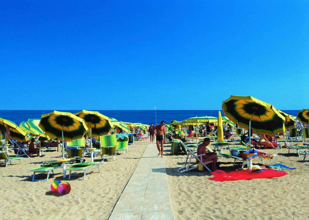 Aparthotel Carinzia Lignano Sabbiadoro Dış mekan fotoğraf