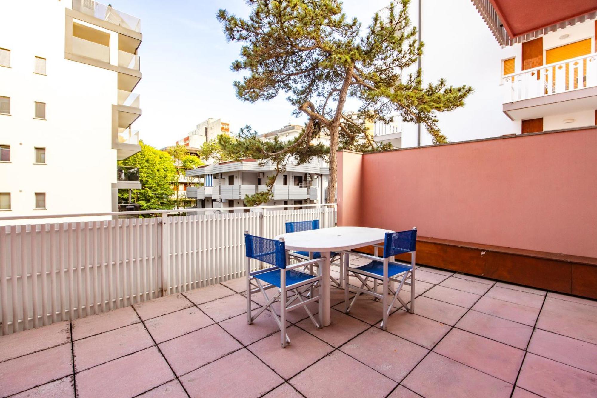 Aparthotel Carinzia Lignano Sabbiadoro Dış mekan fotoğraf